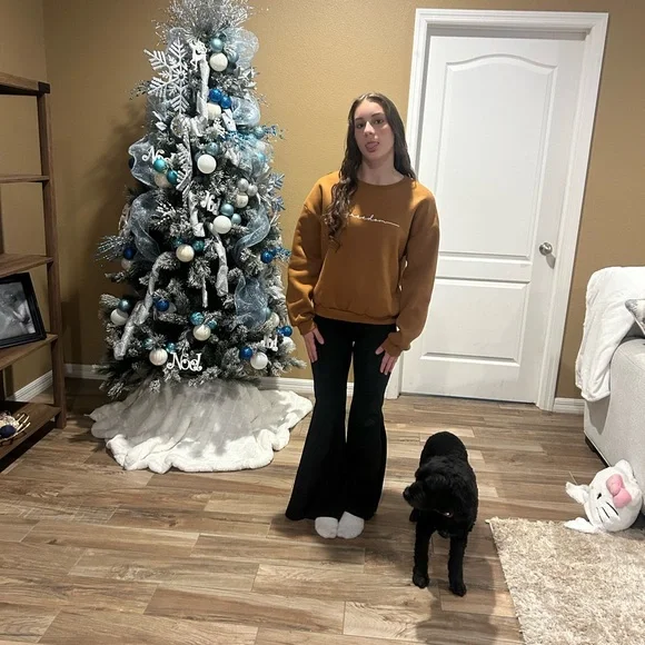 i’m selling sweaters and jeans! - Picture 5 of 9